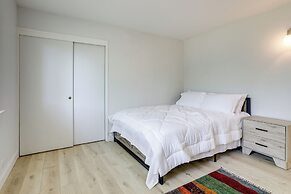 4 Mi to Folsom Lake: Modern Home w/ Patio!