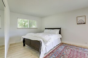 4 Mi to Folsom Lake: Modern Home w/ Patio!