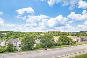 1 Mi to 76 Strip: Family Condo in Branson!