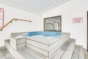 1 Mi to 76 Strip: Family Condo in Branson!
