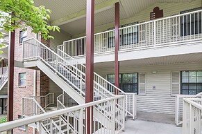 1 Mi to 76 Strip: Family Condo in Branson!