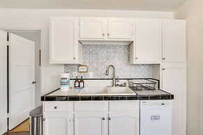 7 Mi to Dtwn San Diego: Home w/ Furnished Patio!