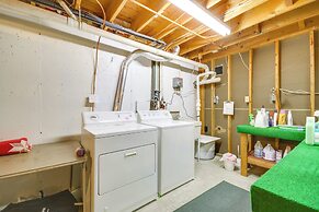 6 Mi to Lake & State Park: Hideaway in Elmore!