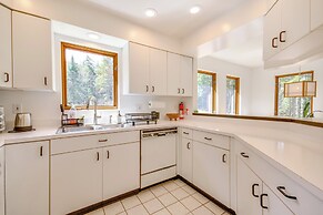 6 Mi to Lake & State Park: Hideaway in Elmore!