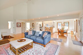 6 Mi to Lake & State Park: Hideaway in Elmore!