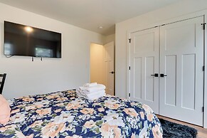 3 Mi to Newfields: Central Indy Retreat