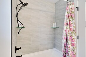 3 Mi to Newfields: Central Indy Retreat