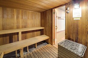 3 Mi to Sugar Mtn Ski Resort: Retreat w/ Pool!