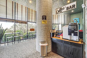 3 Mi to Sugar Mtn Ski Resort: Retreat w/ Pool!