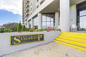 3 Mi to Sugar Mtn Ski Resort: Retreat w/ Pool!