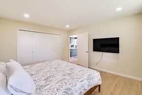 Deck + Views: Scenic Yosemite Lakes Retreat