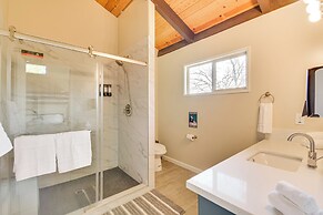 Deck + Views: Scenic Yosemite Lakes Retreat