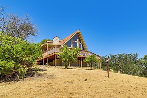 Deck + Views: Scenic Yosemite Lakes Retreat