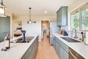 Deck + Views: Scenic Yosemite Lakes Retreat