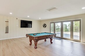 Deck + Views: Scenic Yosemite Lakes Retreat