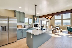 Deck + Views: Scenic Yosemite Lakes Retreat