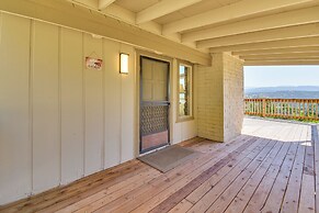Deck + Views: Scenic Yosemite Lakes Retreat