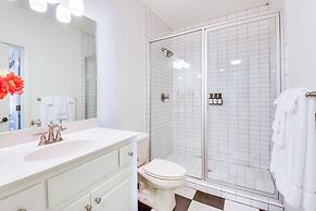 Home on Lake Lanier w/ Dock & Water Views