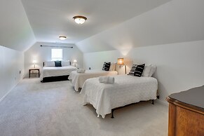 Home on Lake Lanier w/ Dock & Water Views