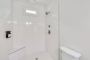 Home on Lake Lanier w/ Dock & Water Views