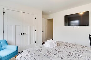 3 Mi to Dtwn: Dog-friendly Gem in Indianapolis!