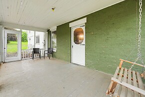 Near Lake & Wineries: Spacious Union Springs Home!