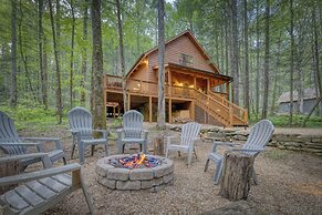 Cozy Cohutta Cabin: Creekside Cabin in Ellijay!