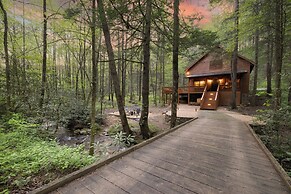Cozy Cohutta Cabin: Creekside Cabin in Ellijay!
