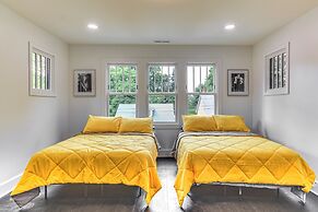 Walk to Uptwn Lexington: Modern Retreat w/ Porch!