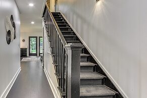 Walk to Uptwn Lexington: Modern Retreat w/ Porch!