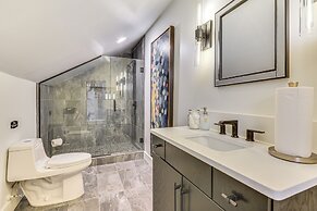 Walk to Uptwn Lexington: Modern Retreat w/ Porch!