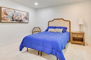 Walk to Uptwn Lexington: Modern Retreat w/ Porch!