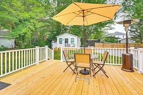 Walk to Uptwn Lexington: Modern Retreat w/ Porch!