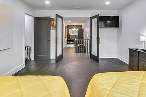 Walk to Uptwn Lexington: Modern Retreat w/ Porch!