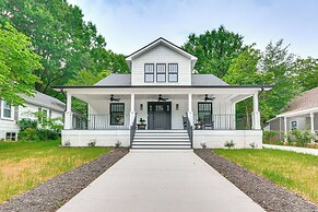 Walk to Uptwn Lexington: Modern Retreat w/ Porch!