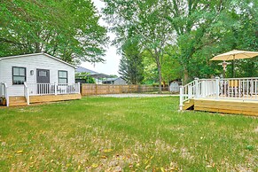 Walk to Uptwn Lexington: Modern Retreat w/ Porch!