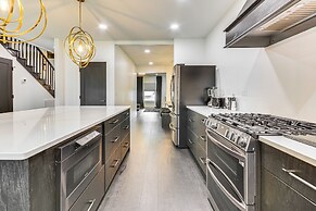 Walk to Uptwn Lexington: Modern Retreat w/ Porch!