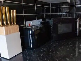2 Bedroom Luxurious Cosy House in Manchester