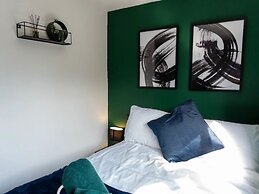2 Bedroom Luxurious Cosy House in Manchester