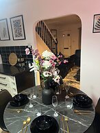 2 Bedroom Luxurious Cosy House in Manchester