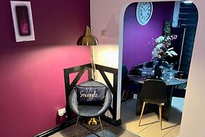 2-bed - Sleeps 4 - Pet Friendly & Free Parking