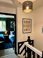 2 Bedroom Luxurious Cosy House in Manchester