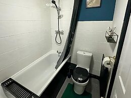 2 Bedroom Luxurious Cosy House in Manchester