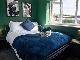 2 Bedroom Luxurious Cosy House in Manchester