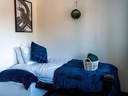 2 Bedroom Luxurious Cosy House in Manchester