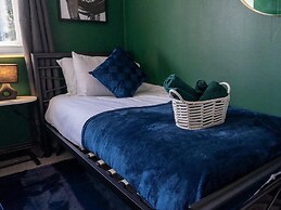 2 Bedroom Luxurious Cosy House in Manchester