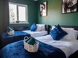 2 Bedroom Luxurious Cosy House in Manchester
