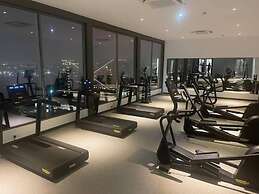 Unique 2 BDR Apartment at Loxwood House With Rooftop Pool and Gym