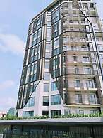 Unique 2 BDR Apartment at Loxwood House With Rooftop Pool and Gym