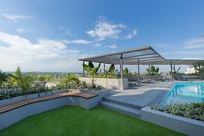 Unique 2 BDR Apartment at Loxwood House With Rooftop Pool and Gym